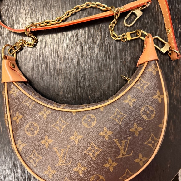 LOUIS VUITTON LOOP BAG - Picture 2 of 3